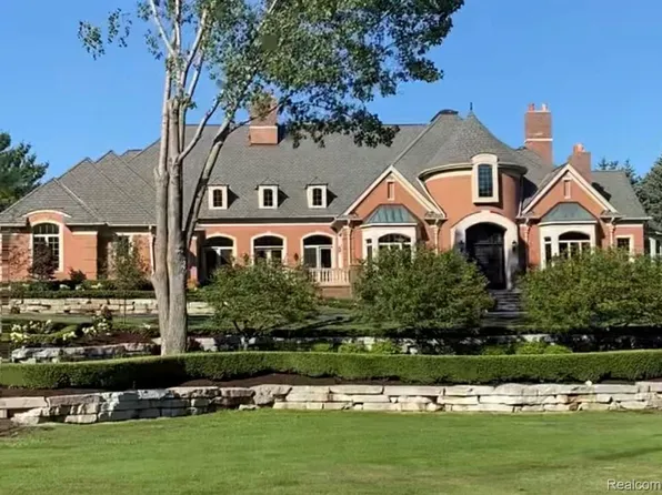 5165 Abbey Rd, Rochester, MI 48306