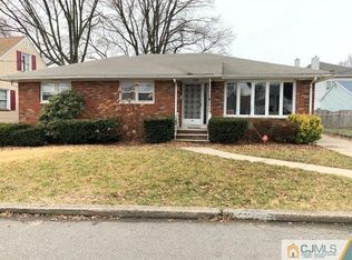 55 Poplar St, Fords, NJ 08863
