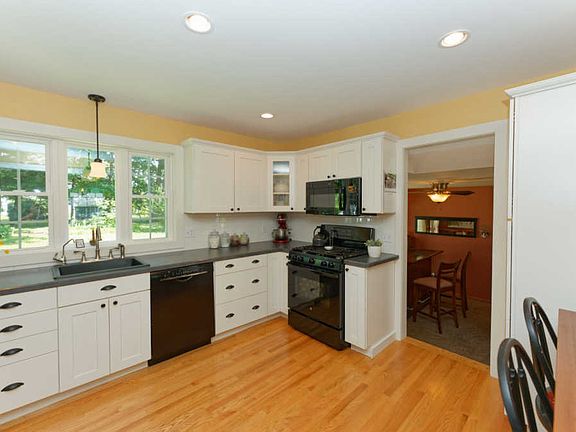 5th image of 25 Sandalwood Ln