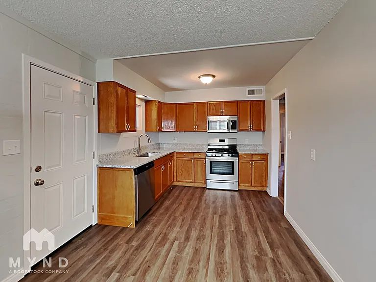5025 Carmen Blvd — Photo 4