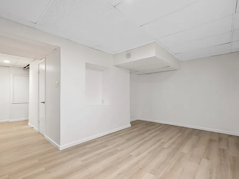 10214 Millstream Dr — Photo 25
