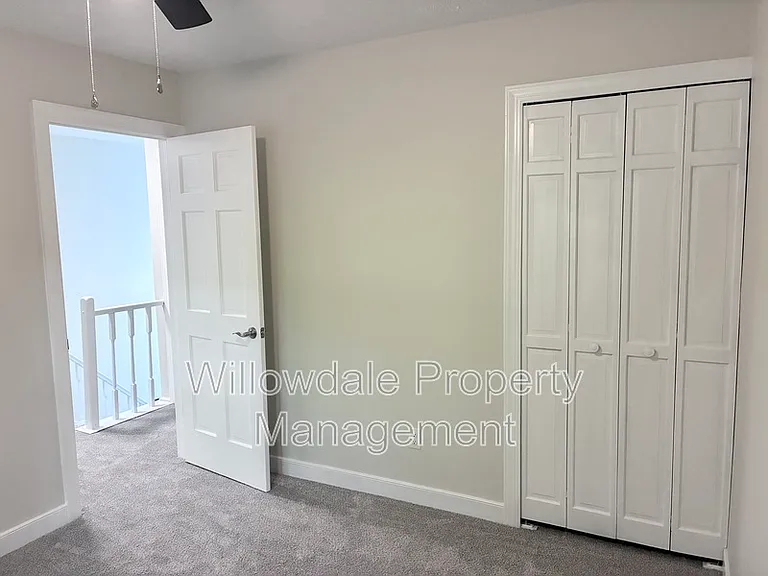 102 E Charing Cross — Photo 24