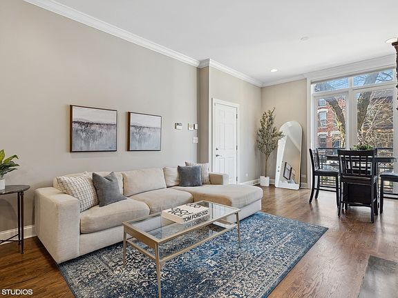 3rd image of 1525 N Wood St #1