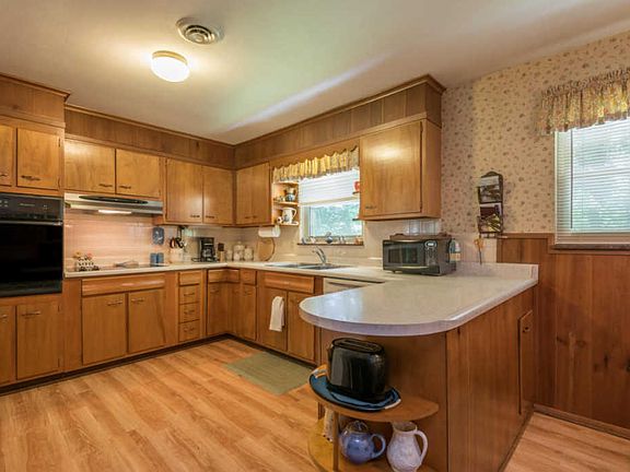 4th image of 2408 Alberta Dr