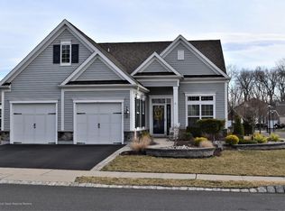 2 E Warwick Ct, Farmingdale, NJ 07727