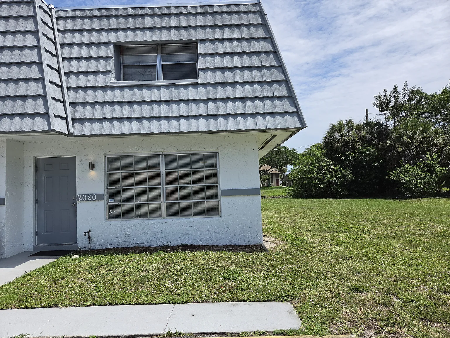 2 bed, 1.5 bath, 1154 sqft, $2,000 — Photo 2