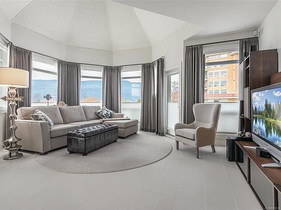 3rd image of 1088 Sunset Dr #221