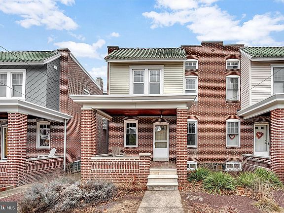 3rd image of 1513 W 9th St