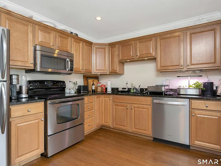 39 Maple Tree Ave #21 — Photo 7
