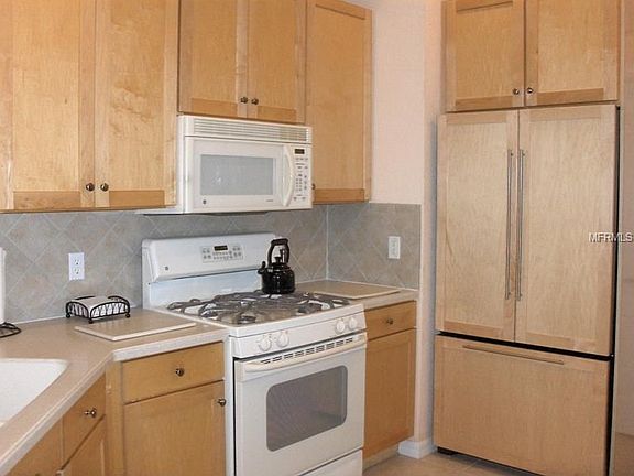4th image of 1002 Regal Manor Way