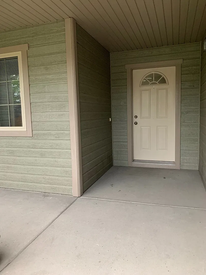 3 Bedroom | 2 Bathroom Single-Family Home — Photo 2
