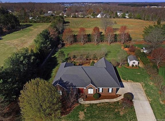 2nd image of 426 Baymount Dr