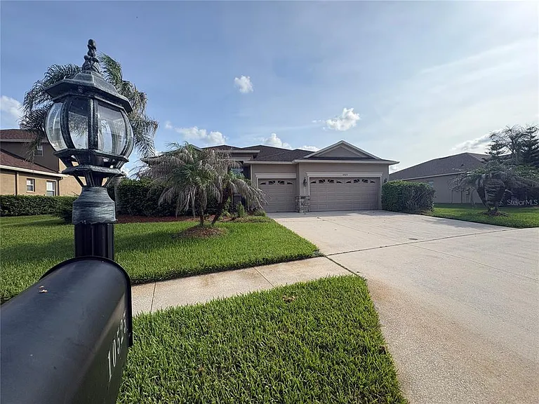10525 Palm Cove Ave — Photo 2