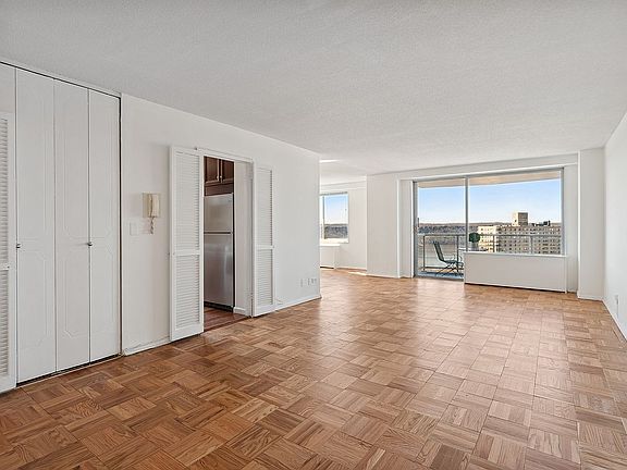 3rd image of 3333 Henry Hudson Pkwy APT 20M