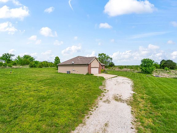 3rd image of 1812 Farmland Road