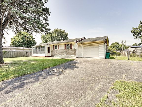 3rd image of 4455 Charlotte Rd
