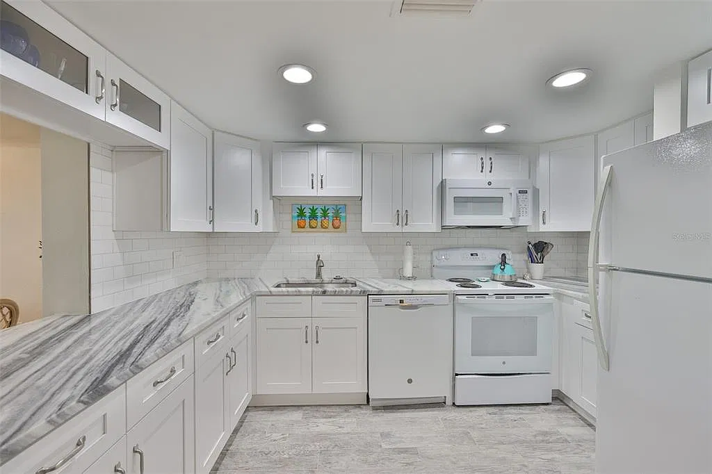 2 bed, 2.5 bath, 1296 sqft, $2,100 — Photo 4