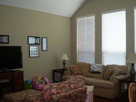 3rd image of 5224A Nett St
