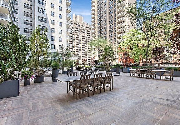 5th image of 305 E 86th St APT 5EW