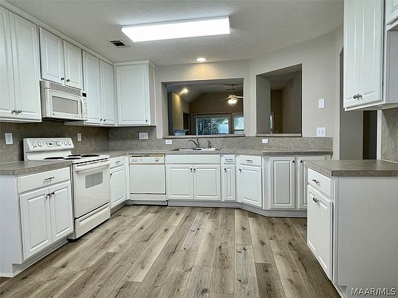 3rd image of 8924 Ashland Park Pl