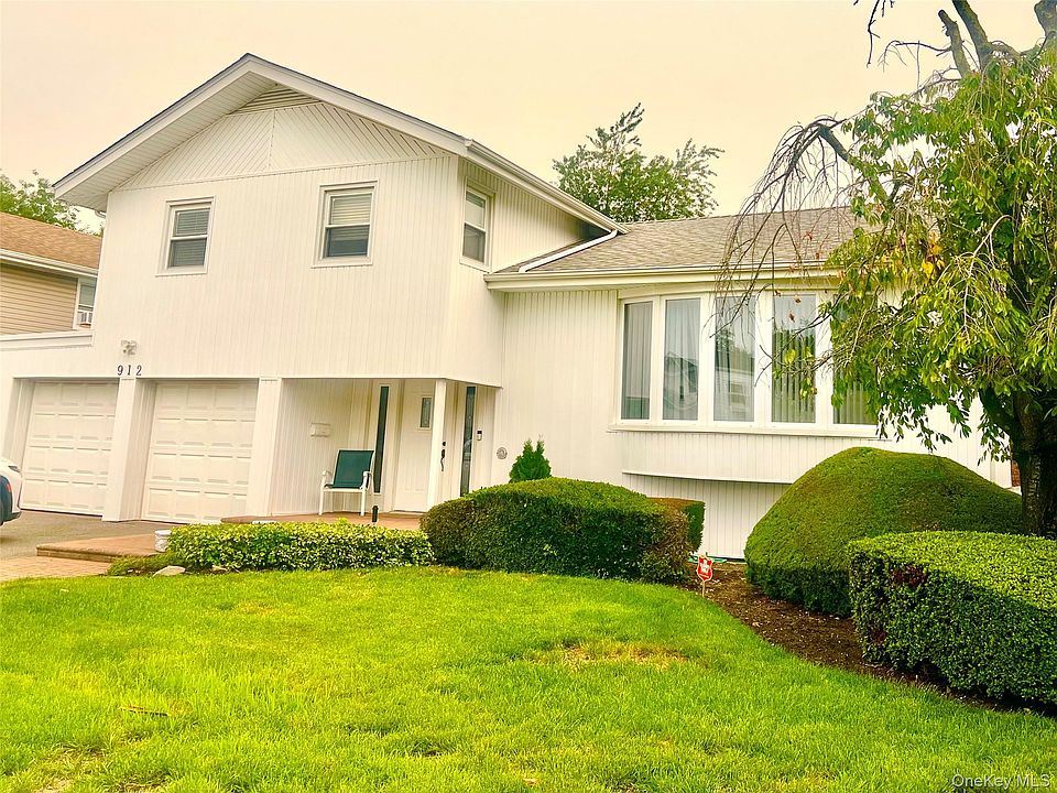 1st image of 912 Whitehall Drive