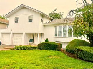 912 Whitehall Dr, Valley Stream, NY 11581