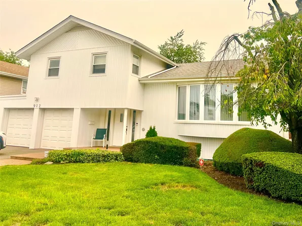 912 Whitehall Drive, North Woodmere, NY 11581