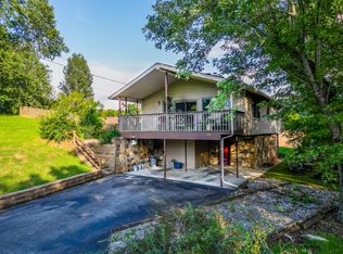 350 Mount Dr, Sevierville, TN 37876