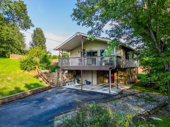 350 Mount Dr, Sevierville, TN 37876