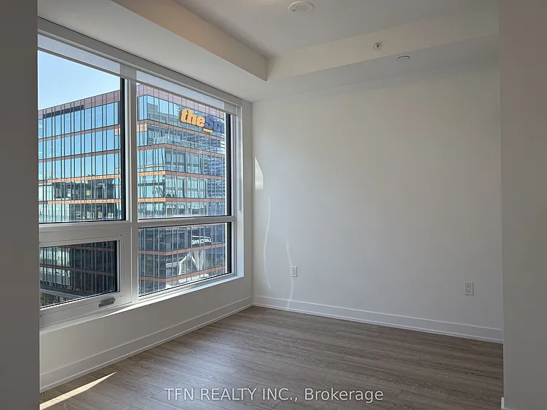 15 Richardson St #921 — Photo 4