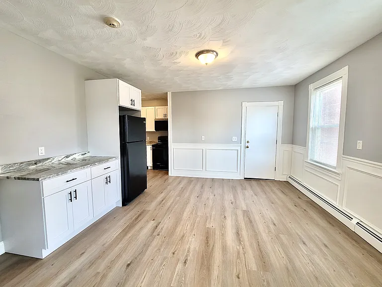 524 Charles St #1R — Photo 10