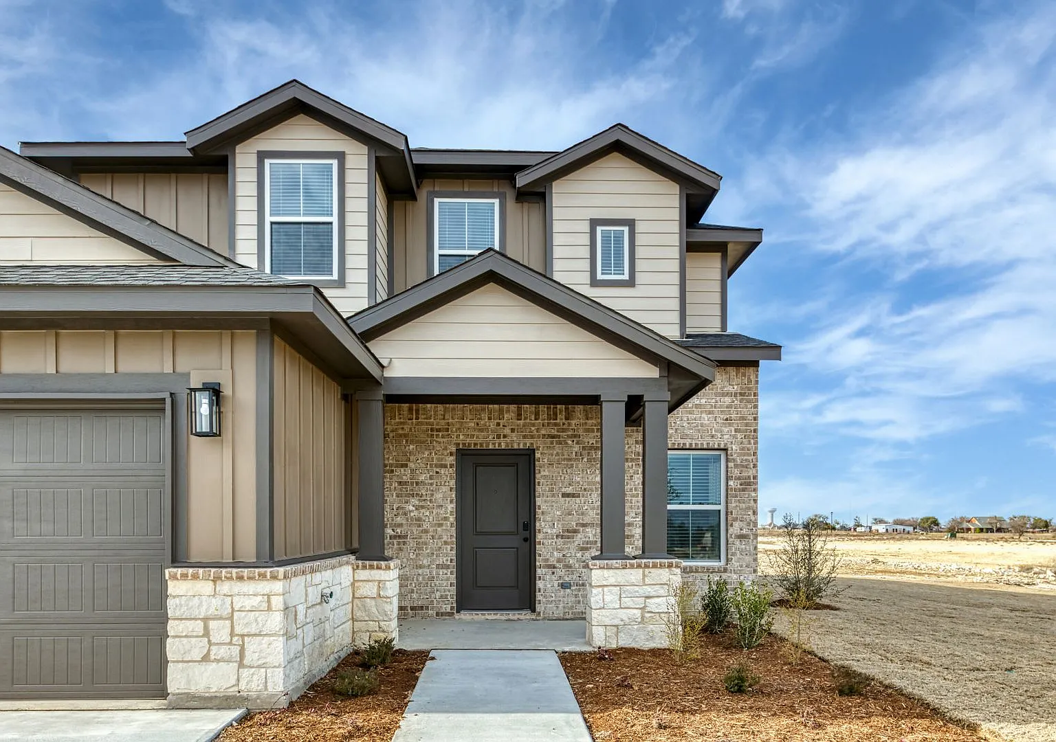 Available Now! 3 Bedroom Triplex Located On 1-Acre Lot In Midlothian, Tx! — Photo 3