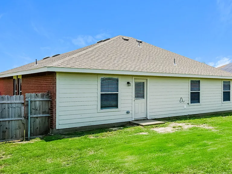 306 Olivia Ln — Photo 15