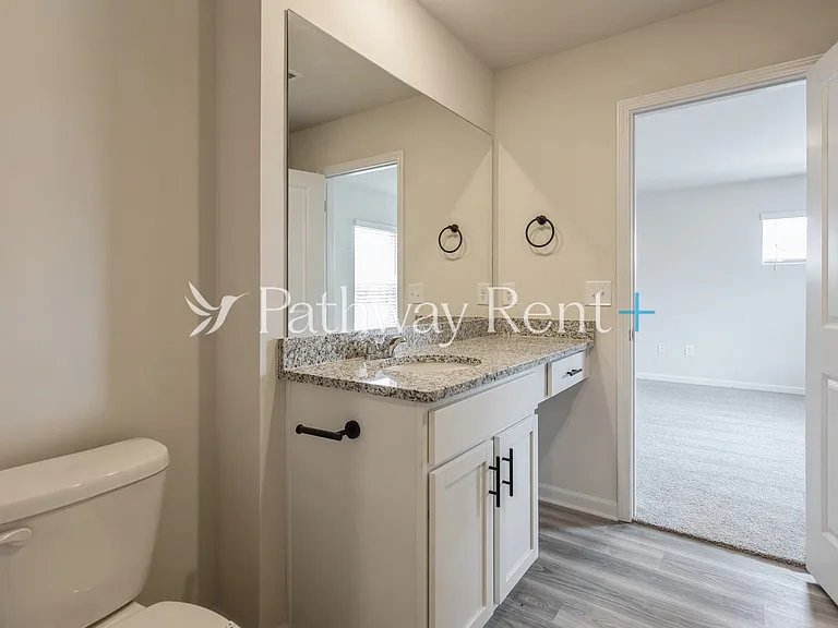 608 Mackenzie Cv — Photo 16