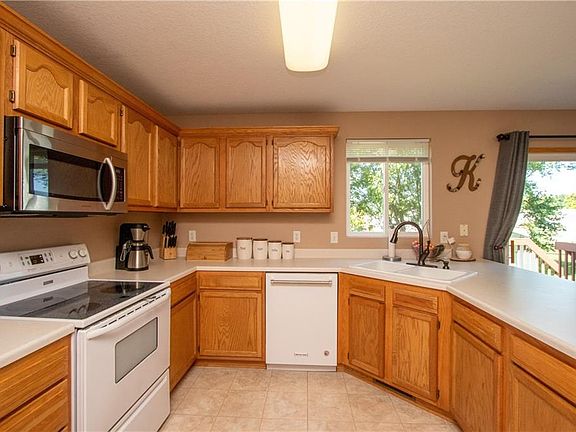 4th image of 510 SE Westgate Dr