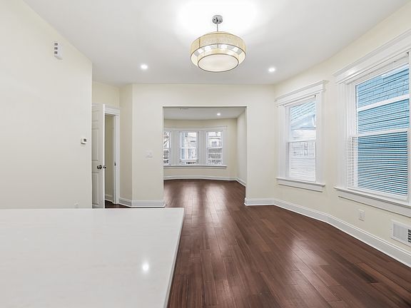 5th image of 40 N Willow St Floor 1