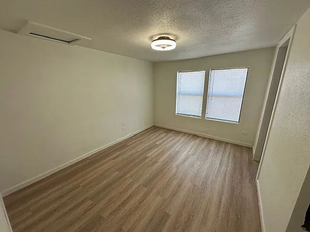 2908 W 10th St — Photo 7