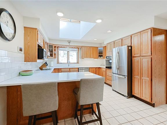 5th image of 28 Gilfillan Rd