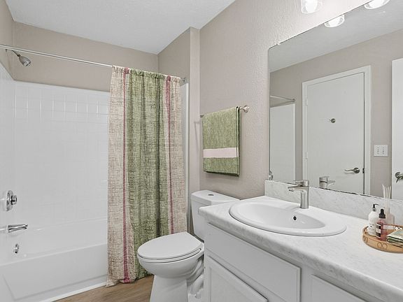 5th image of 1359 Beaver Ruin Rd #3203