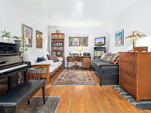4th image of 225 E 76th St APT 1B