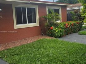 1161 NE 111th St, Miami, FL