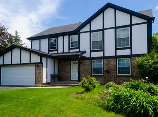 17361 W Dartmoor Dr, Grayslake, IL 60030