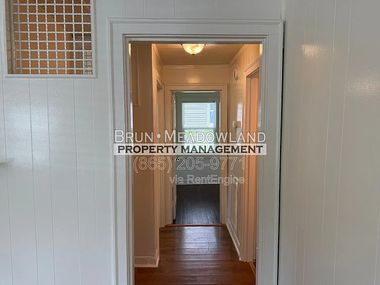 2620 Woodbine Ave — Photo 9