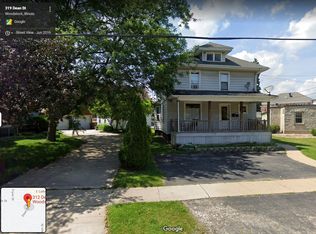 312 Dean St, Woodstock, IL 60098