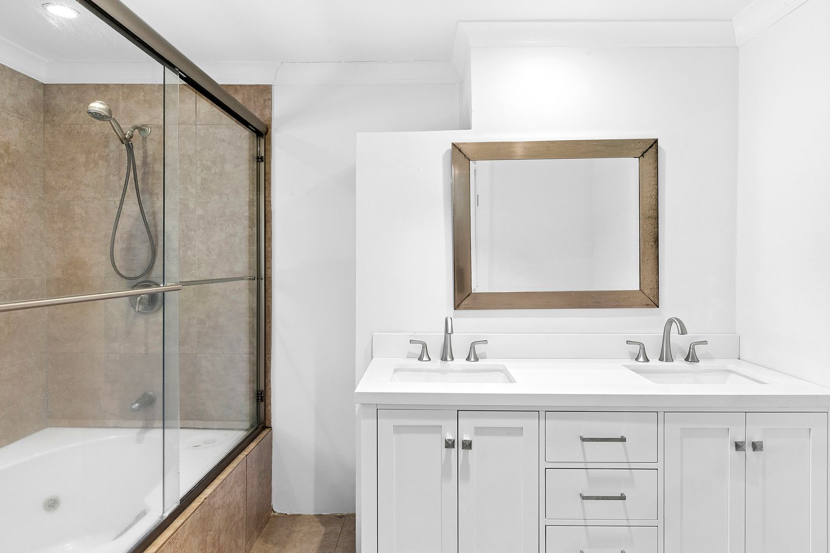 Primary En-Suite Bathroom