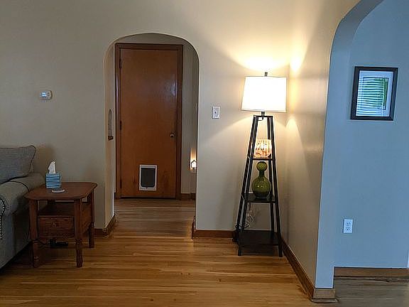 Entryway/livingroom