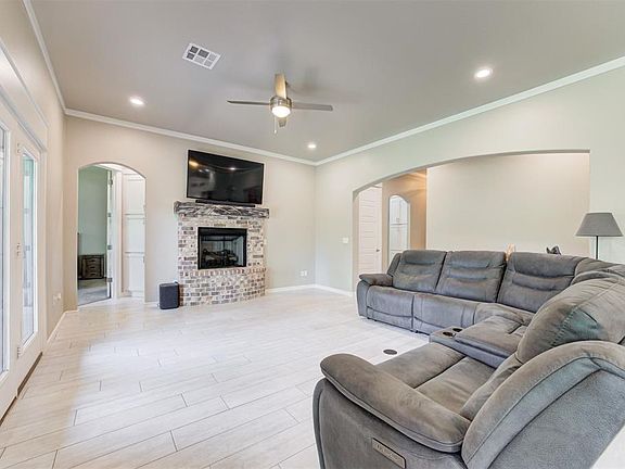 5th image of 3008 Hunter Crest Dr