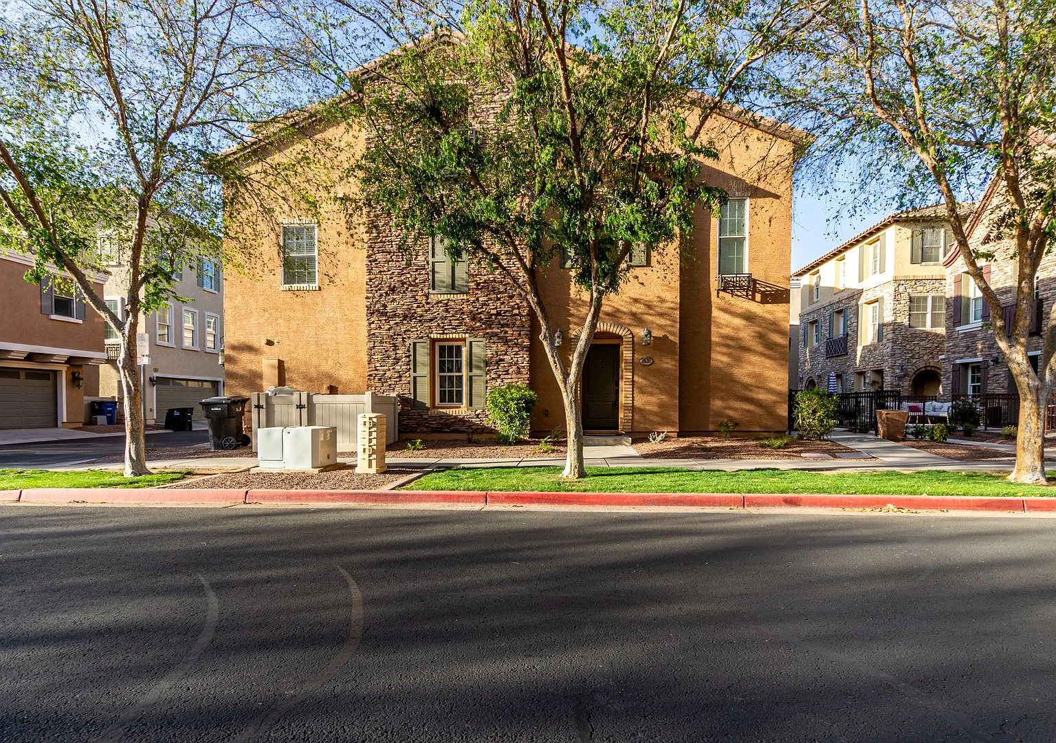 3 Bed, 2 Bath in Gated Val Vista Classic — Photo 2