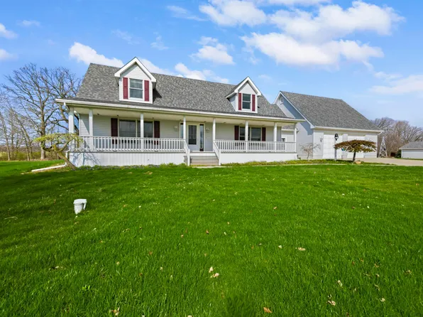 4453 Lone Oak Dr, Capac, MI 48014