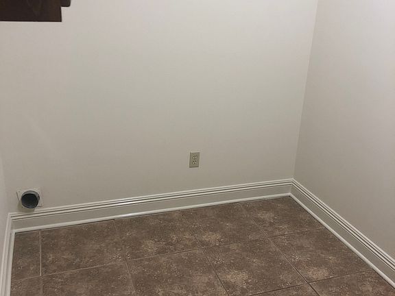 3rd image of 102 Briarbend Dr